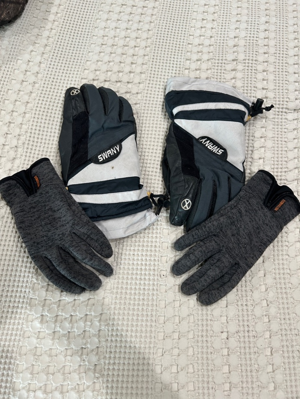 Swany Men's Black and Gray Winter Gloves Set